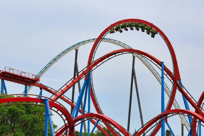 PortAventura w Hiszpanii częściowo odbuduje klasyczną kolejkę górską Dragon Khan z 1995 roku