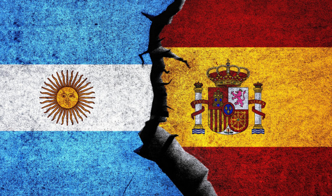 Miesiąc po finale Mistrzostw Świata prezes Argentyńskiego Związku Piłki Nożnej wybucha przeciwko spiskowcom