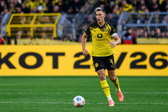 Borussia Dortmund kończy przedłużenie kontraktu Nico Schlotterbecka, o które zabiegają Madryt i Barcelona