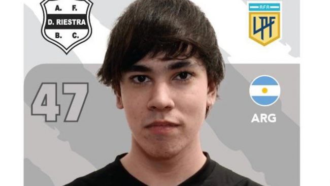 24-letni streamer dołącza do argentyńskiego meczu piłki nożnej na 58 sekund, zawstydzając cały kraj