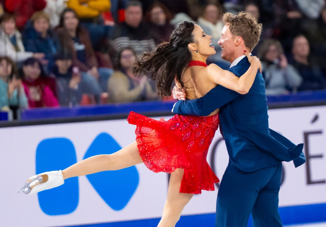 Petycja o zbadanie sędziów, którzy przyznali Francji złoty medal na Zimowych Igrzyskach Olimpijskich, osiągnęła 15 000 podpisów