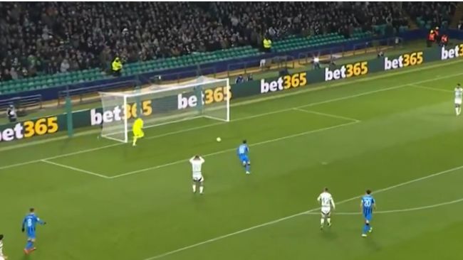 Zobacz, jak samobójczy gol Cartera-Vickersa dla Celticu staje się viralem