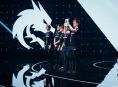 Team Spirit pokonuje Team Falcons i podnosi trofeum Pucharu Świata w e-sporcie Dota 2 