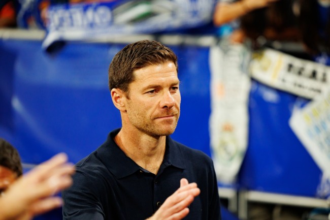 Xabi Alonso narzeka na sędziego w potencjalnym karnym dla Viníciusa