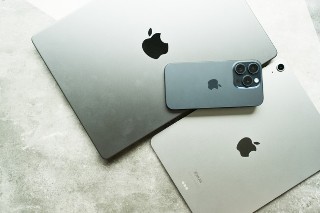 Apple opracowuje budżetowy laptop Mac, który ma rywalizować z Chromebookami, donosi Bloomberg News