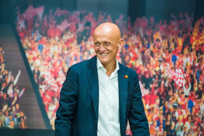 Pierluigi Collina wyjaśnia decyzje sędziego w meczu Argentyna kontra Egipt: Brak faulu na Salahu, "normalny kontakt piłkarski"