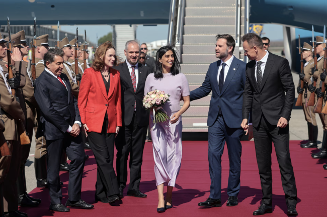 Vance odwiedza Węgry, by poprzeć Orbána przed zaciętymi wyborami