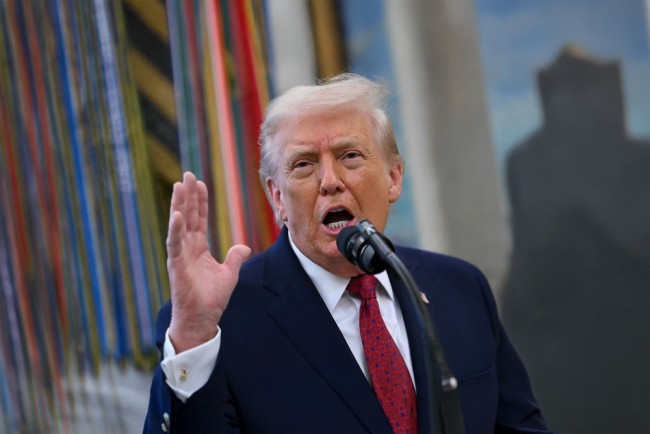 Iran otwarty na rozmowy ze Stanami Zjednoczonymi po tym, jak Trump ostrzega przed "bardzo silnymi opcjami militarnymi"