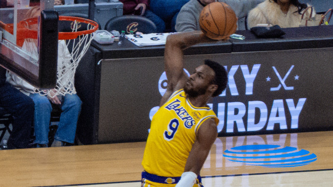 LeBron James "nie bierze za pewnik" grając z synem, gdy zbliżają się do kolejnego pierwszego w historii NBA