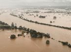 Powodzie w Australii pochłaniają życie czterech os&oacute;b, dziesiątki tysięcy ludzi zostało pozostawionych samym sobie