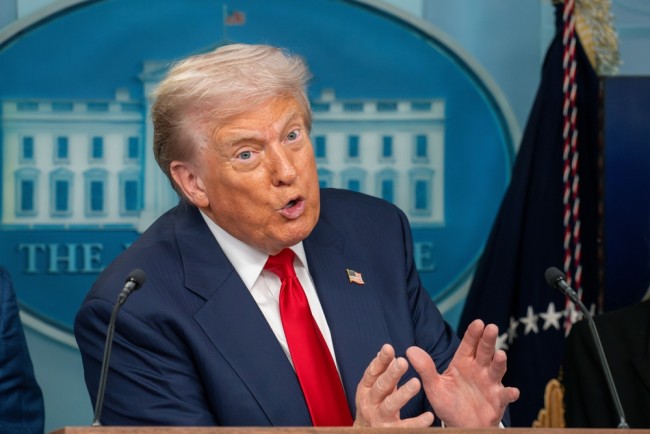 Trump zapowiada "trwałe wstrzymanie" migracji z "krajów trzeciego świata" po strzelaninie w Waszyngtonie