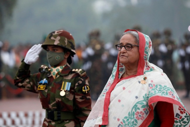 Obalona premier Bangladeszu, Sheikh Hasina, skazana na śmierć za represje wobec studentów