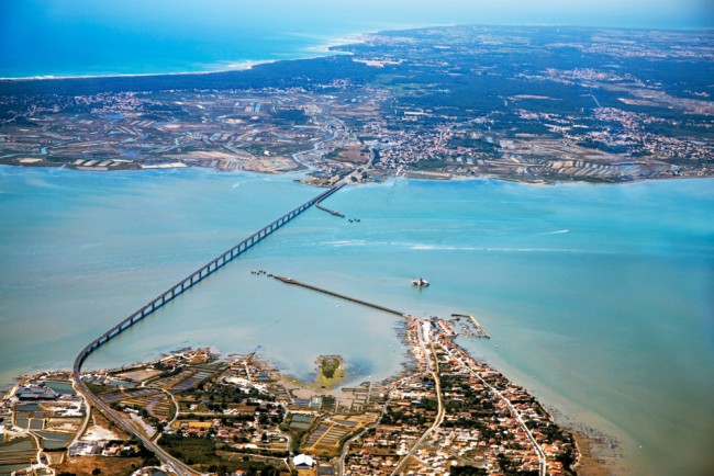 Kierowca krzyczący "Allahu Akbar" wjeżdża w pieszych w zachodniej Francji