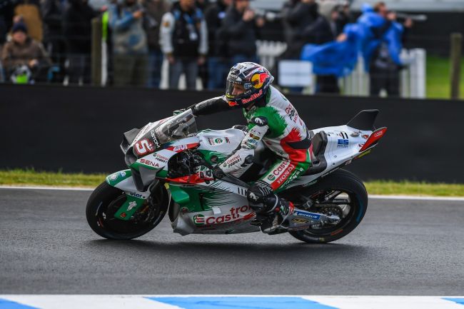 Johann Zarco doznał kontuzji kolana po poważnym wypadku uwięzionym na motocyklu Bagnaii w poważnym wypadku podczas Grand Prix Katalonii