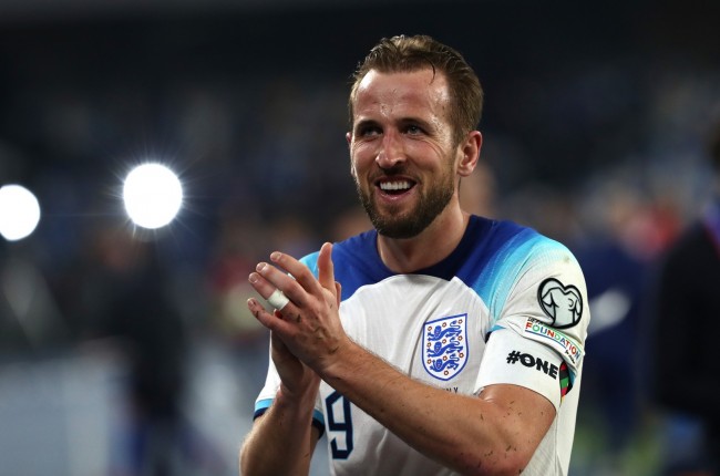 Harry Kane ucina plotki o powrocie do Premier League: Przedłużenie kontraktu w Monachium wydaje się bardziej prawdopodobne
