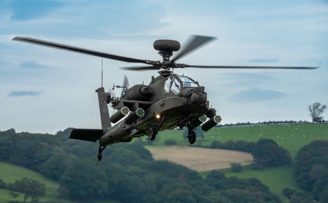 Brytyjskie śmigłowce szturmowe Apache "otwierają ogień" w Finlandii