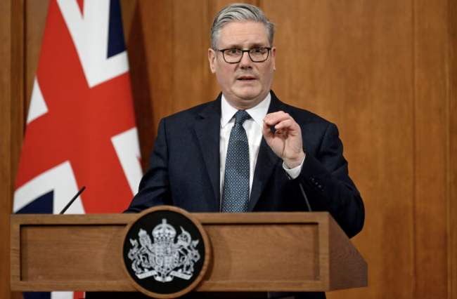 Keir Starmer udaje się do Zatoki, by naciskać na ponowne otwarcie Cieśniny Ormuz