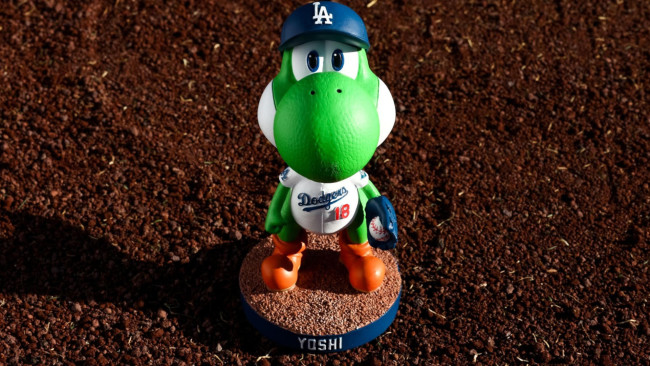 Los Angeles Dodgers rozdają figurki Yoshiego z daszkiem z daszkiem