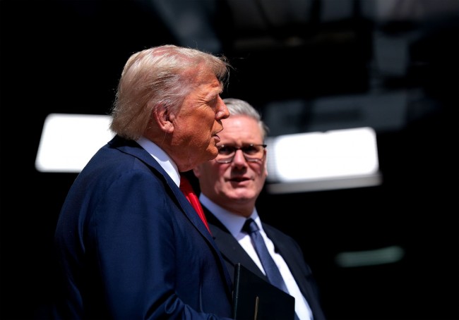 Trump powitany w Wielkiej Brytanii z królewską ceremonią