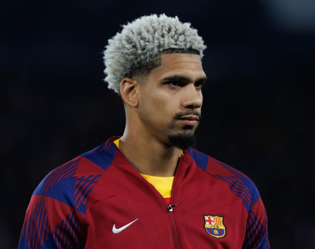 Kapitan Barçy Ronald Araújo poprosił o tymczasową nieobecność, by dojść do siebie po krytyce