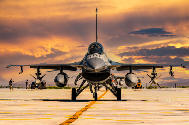 Grecja zatwierdza modernizację obrony o wartości 4 mld euro z osłoną powietrzną i remontem F-16