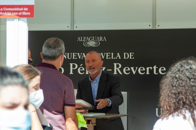 Arturo Pérez-Reverte krytykuje Hiszpańską Akademię Królewską za uleganie influencerom i ignorowanie pisarzy