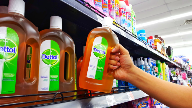 Dettol przeprasza, gdy nowa reklama zostaje skryta za uprzedmiotowienie kobiet
