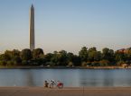 US National Park Service twierdzi, że wkładka Reflecting Pool w Waszyngtonie została przecięta ostrym nożem lub brzytwą