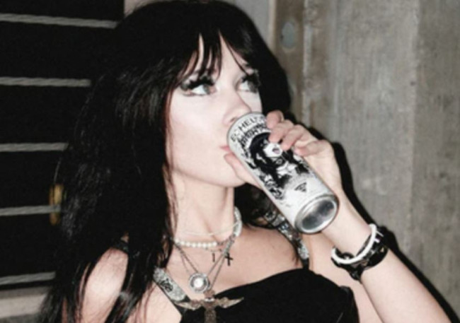 Napój energetyczny Goth Girl Spit wyprzedany niemal natychmiast