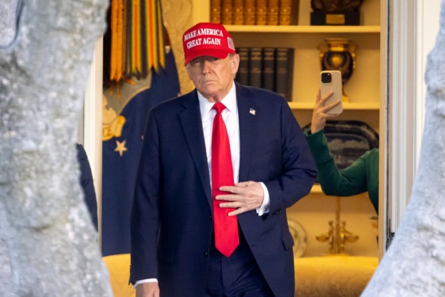 Trump rozszerza zakaz podróży do Stanów Zjednoczonych na siedem kolejnych krajów, w tym na Syrię