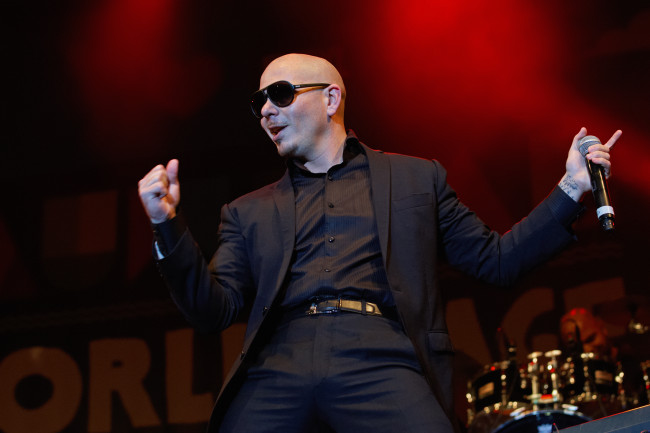 Pitbull spróbuje pobić rekord noszenia czapki w łysie, w tym lipcu w Londynie