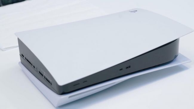 Nowe pudełka PlayStation 5 podobno mają oznaczenie ostrzegające o wycofaniu fizycznych płyt