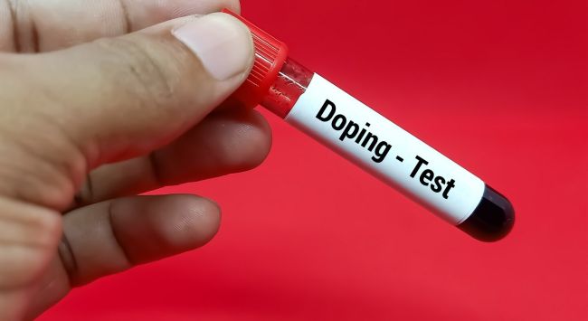 Testy antydopingowe na Tour de France wywołują skargi wśród zawodników i niektóre oskarżenia o ustawianie