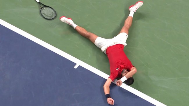 Novak Djokovic przeżywa kolejny emocjonujący mecz i bije jeden z rekordów Federera