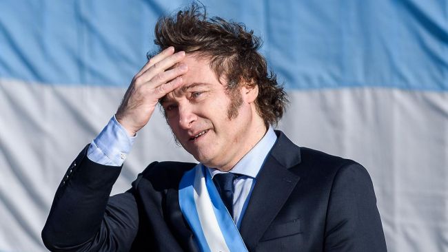 Argentyński indeks giełdowy spada w związku z kontrowersyjnym poparciem kryptowalut Milei