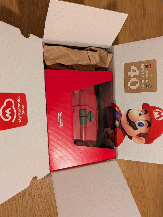 Rozpakowanie i porównanie: Tak wygląda Virtual Boy na Switcha