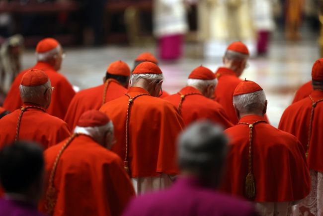Kardynałowie zbierają się po śmierci papieża Franciszka, przygotowują się do pogrzebu