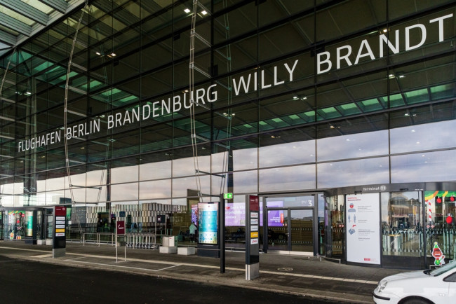 Lotnisko w Berlinie zamknięte, a strajk wstrzymuje loty