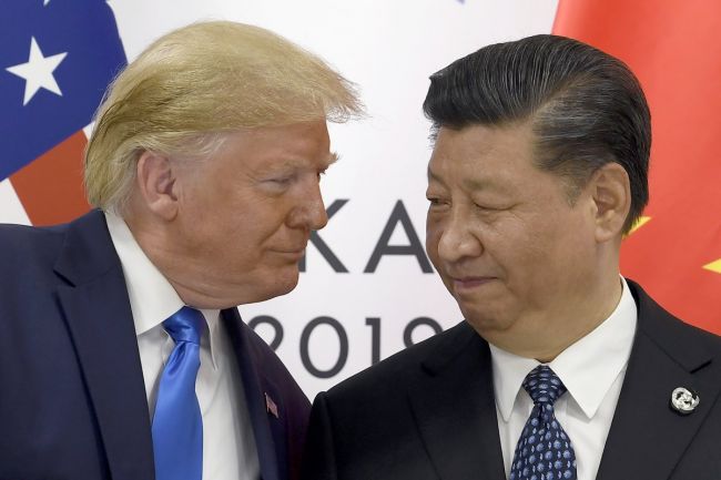 Donald Trump twierdzi, że odniósł udaną wizytę w Chinach, ale umowy handlowe są niepewne