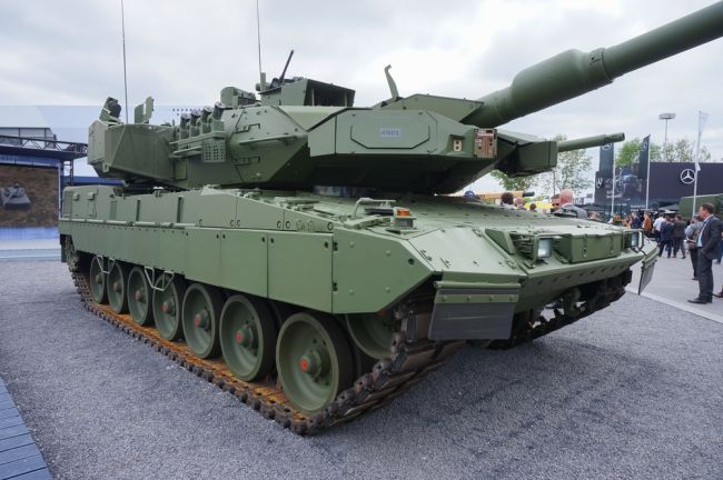 Holandia inwestuje ponad 1 mld dolarów w czołgi Leopard 2A8