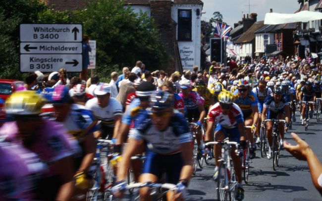 Prezydent kolarstwa mówi o propozycji pobierania opłat od widzów Tour de France: "To dotyka narodowej debaty"