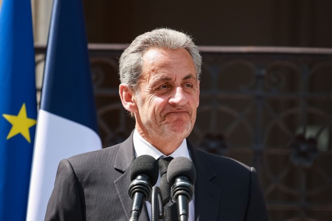 Francuski sąd uwolnił Sarkozy'ego z więzienia w oczekiwaniu na apelację