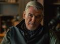 Pierce Brosnan odnosi się do krytyki jego irlandzkiego akcentu w MobLand 
