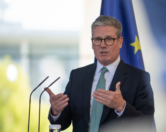 Starmer udaje się do Pekinu, gdy Wielka Brytania przestawia relacje na niepewnym Zachodzie