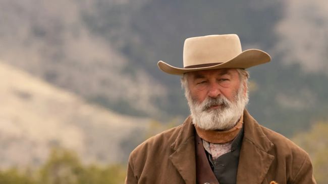 Alec Baldwin jest teraz oskarżony o nieumyślne spowodowanie śmierci