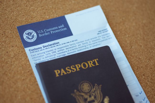 Administracja Trumpa prezentuje nową aplikację do "samodeportacji" w celu rozwiązania problemu nielegalnej imigracji