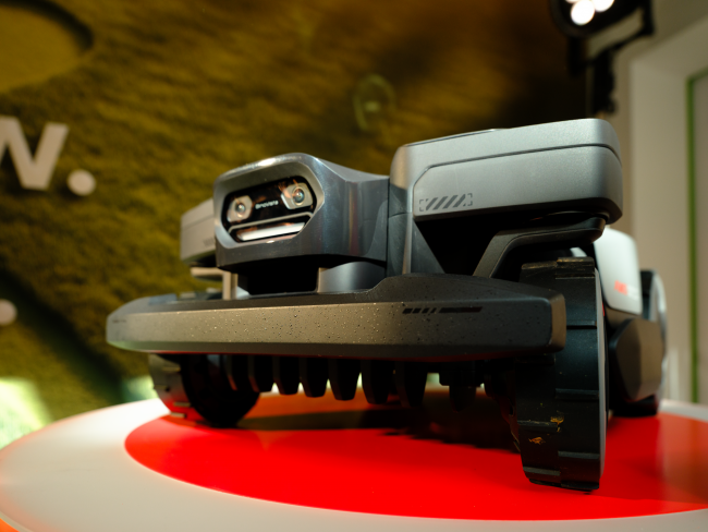 Wybraliśmy się w podróż do Niemiec, aby zobaczyć nową linię kosiarek Roborock