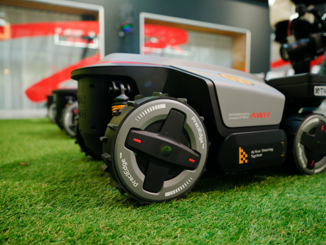 Wybraliśmy się w podróż do Niemiec, aby zobaczyć nową linię kosiarek Roborock