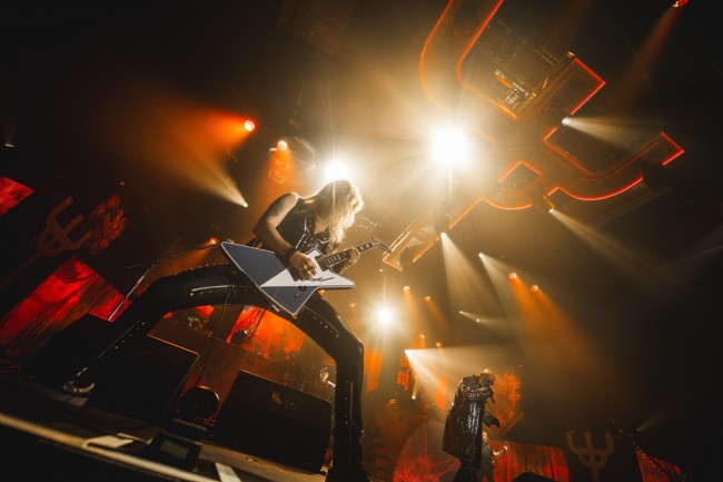 Judas Priest składa hołd Ozzy'emu Osbourne'owi charytatywną wersją War Pigs