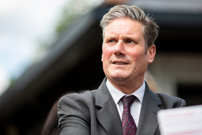Starmer grozi platformom technologicznym zakazem w Wielkiej Brytanii z powodu nieusunięcia "pornografii zemsty"